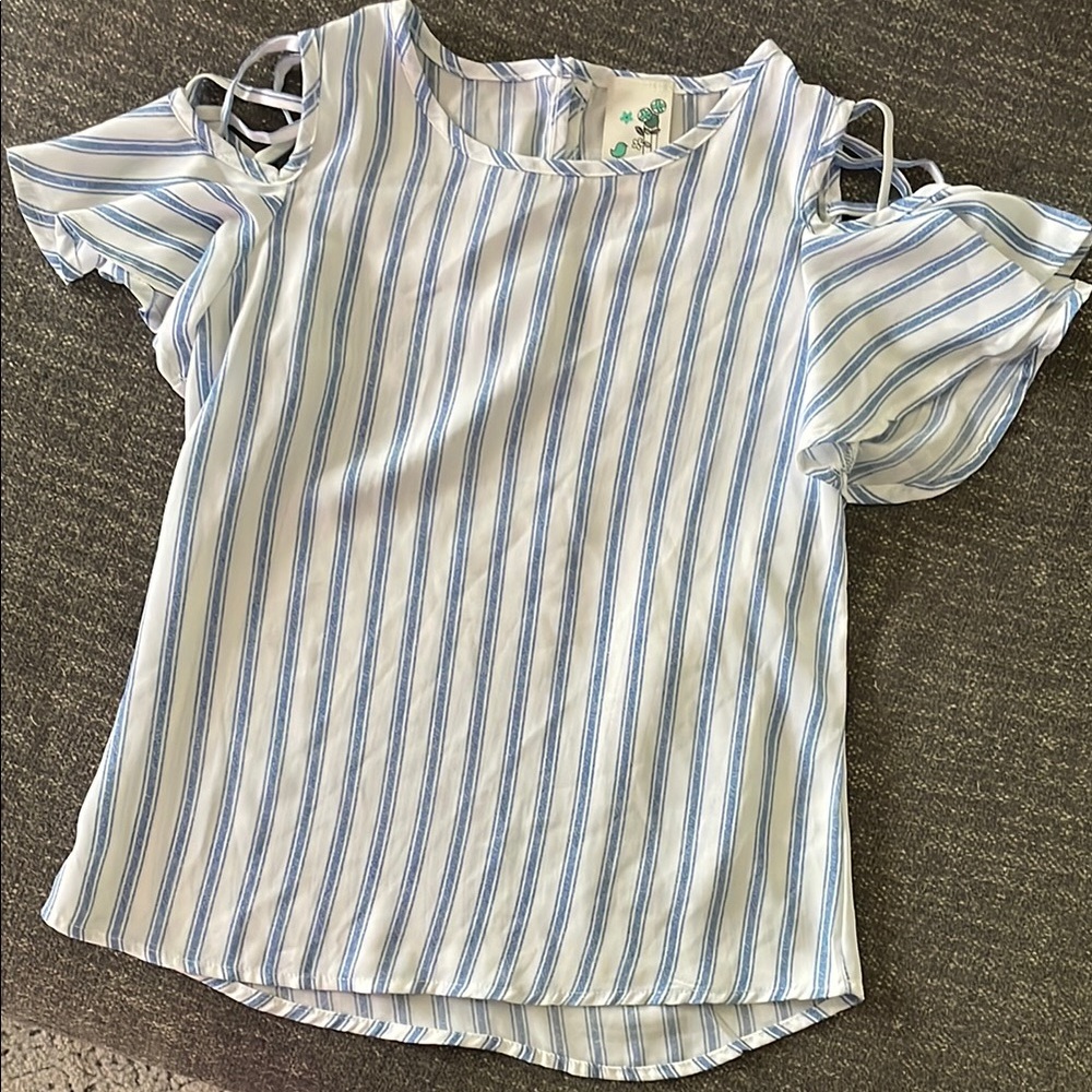 Lily Bleu White and Blue Short Sleeve Relaxed Blouse